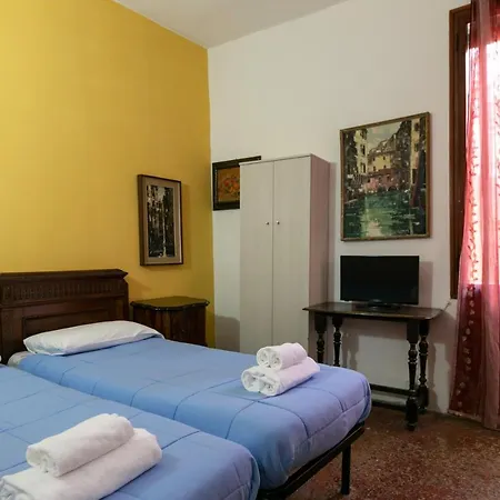 Sleep 4 House 2* Velence