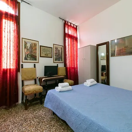 Sleep 4 House Venice